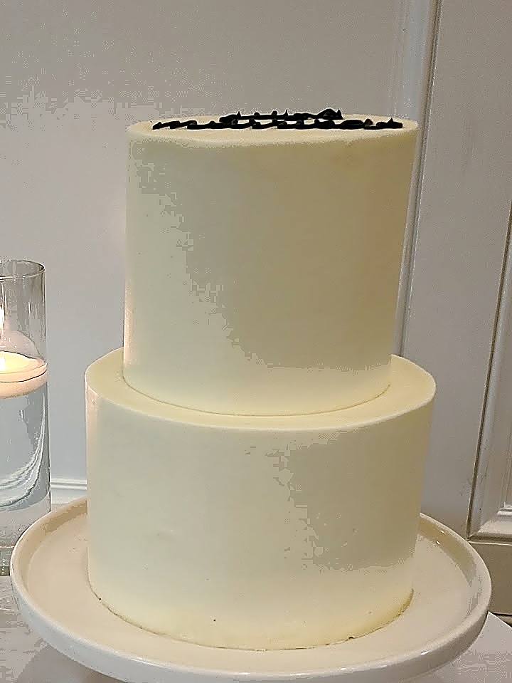 Utah Wedding Cake: Elegant Two-Tier Design | Sweet E's
