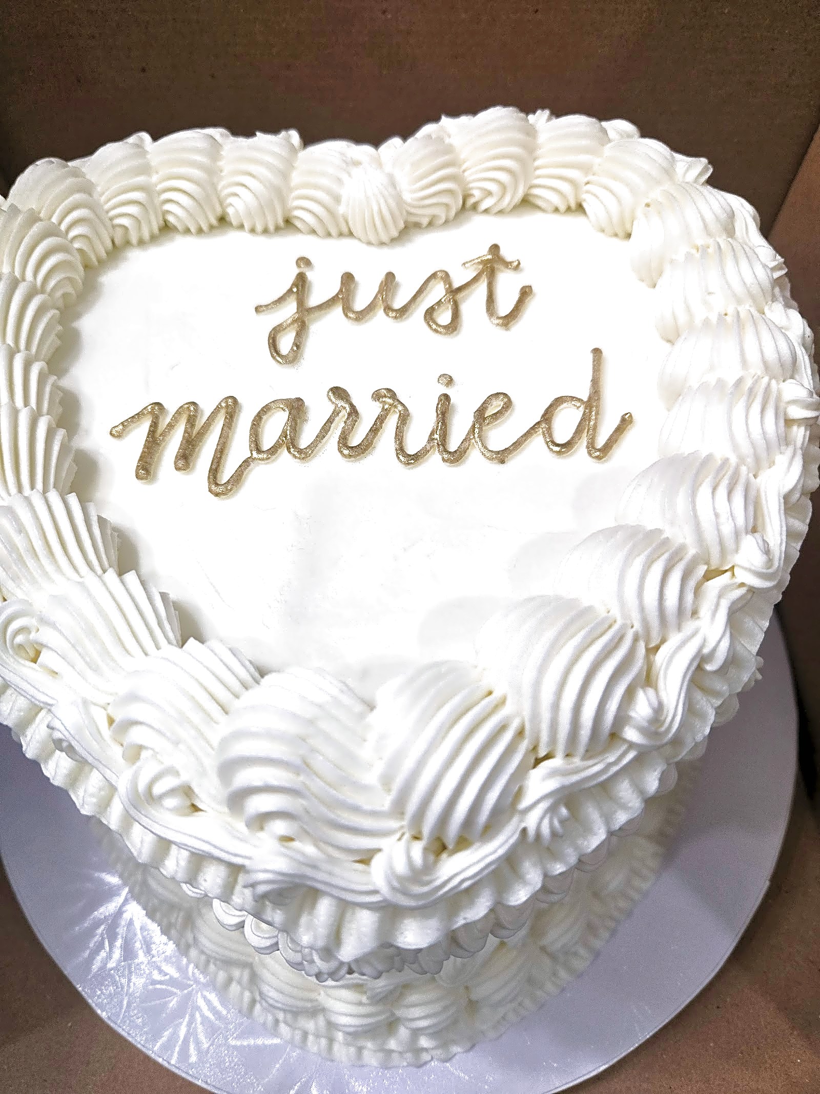 Utah Wedding Cake: Sweet Heart-Shaped Just Married | Sweet E's