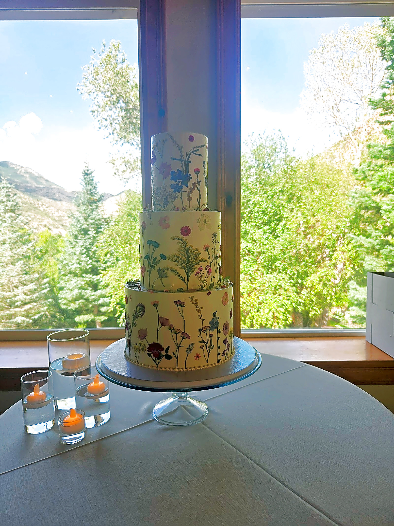 Louland Falls wedding cake with elegant floral design | Sweet E's