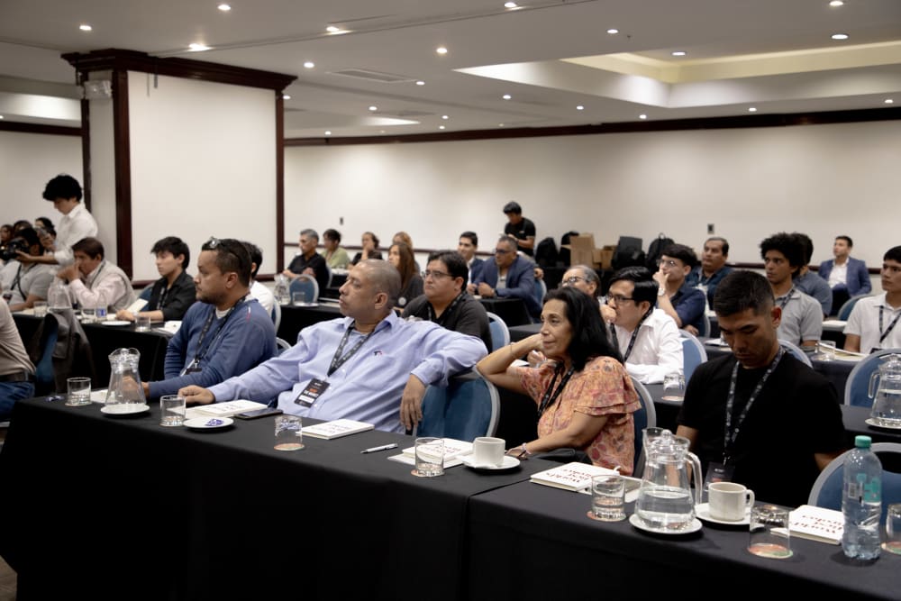 Conferencia presencial de Trading Latam con asistentes