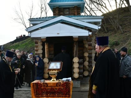 Преосвященнейший епископ Савва совершил освящение поклонного креста, родника и купели на Свято-Никольском источнике в селе Большебыково