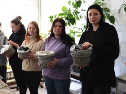 Губкинские студенты  поучаствовали в мастер-классе по изготовлению декоративных кашпо