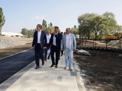 Губернатор Вячеслав Гладков проверил ход работ по благоустройству второй очереди набережной «Берега» в Белгороде