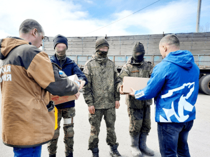 Логистический центр партии продолжает помогать военнослужащим