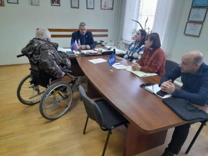 Депутаты-единороссы провели приемы граждан