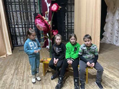 Мальчишки и девчонки из Комсомольского поселения приняли активное участие в мастер-классе по вокальному исполнительству «Льётся музыка»
