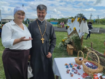 Священник принял участие в фестивале народных умельцев, ткачих и вышивальщиц «Камызинский рушник – вышитая история»
