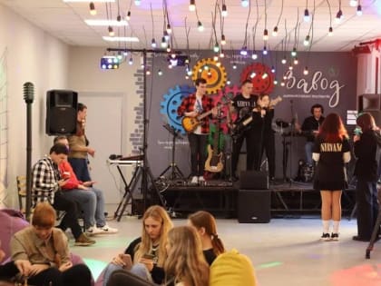 Гости из Чернянки познакомились с молодёжным пространством «Завод» и библиотекой в Валуйках