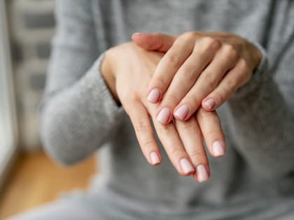 Советы врача: как зимой сохранить здоровыми кожу, волосы и ногти