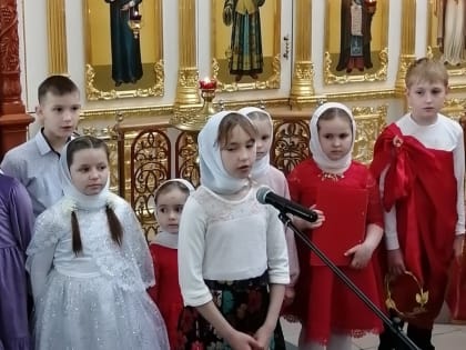 В праздник святых жен-мироносиц воспитанники воскресной школы Покровского собора города Бирюча устроили представление для всех прихожан