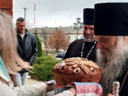 Епископ Валуйский и Алексеевский Савва совершил Божественную Литургию в храме Казанской иконы Божией Матери села Казинка