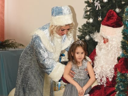 Работники Белгородэнерго поздравили воспитанников областного реабилитационного центра с Новым годом