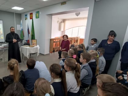 В селе Глуховка состоялась встреча и беседа настоятеля местного храма со школьниками