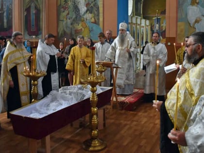 Преосвященнейший епископ Савва совершил отпевание новопреставленного протоиерея Владимира Лазар