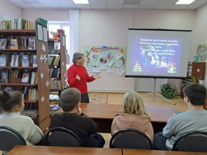 Беседа «Мороз, сугроб, гололёд - зима идёт!» прошла в доме культуры села Сапрыкино