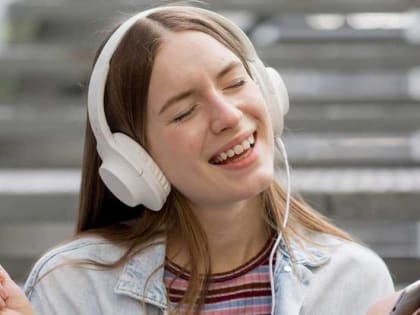 Опасные звуки. Чем грозит долгое прослушивание музыки в&nbsp;наушниках