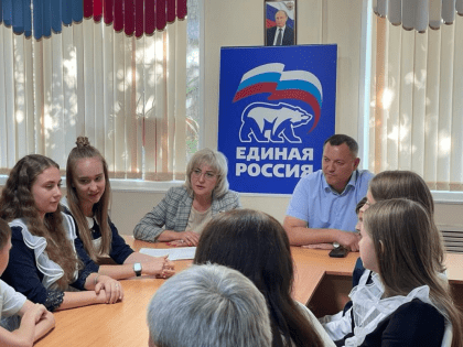 В Губкине наградили участников регионального этапа конкурса «Оживи светофор»