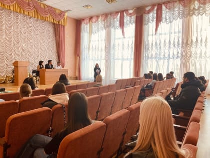 Николай Нестеров встретился со студентами медколледжа БелГУ