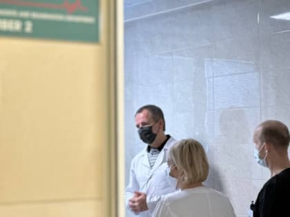 Губернатор Вячеслав Гладков навестил раненую в результате атаки БПЛА на Белгород женщину