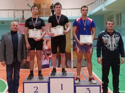 Шебекинец Данил Шматко отличился в соревнованиях по гиревому спорту