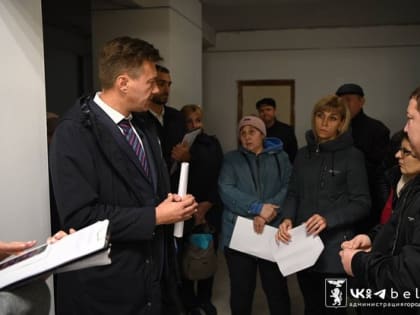 Заместитель главы администрации Белгорода по ЖКХ Александр Лоскутов проверил ход капремонта бывших общежитий