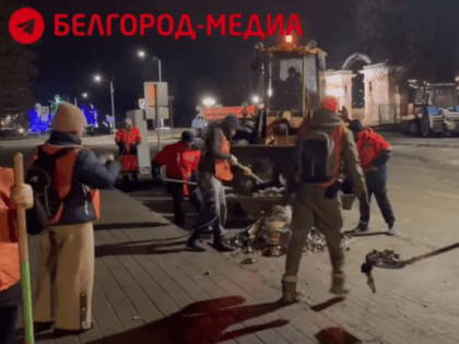 Волонтёры регионального штаба #МЫВМЕСТЕ и обычные белгородцы вышли на уборку улиц, попавших под обстрел ВСУ