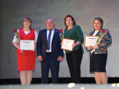 Депутаты областной Думы поздравили учителей региона с профессиональным праздником