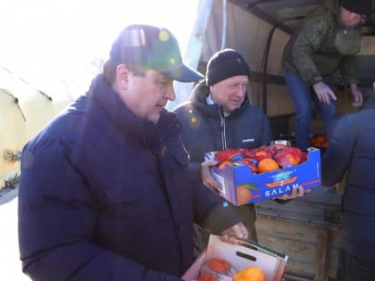 Партийцы передали продукты питания в военный госпиталь Валуйского горокруга