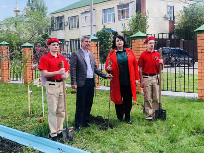 Учашиеся школы № 2 города Валуйки присоединились к акции "Сад памяти"