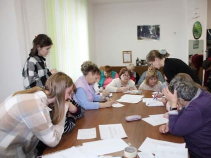 Губкинские пенсионеры посетили занятие «Деменция NET»