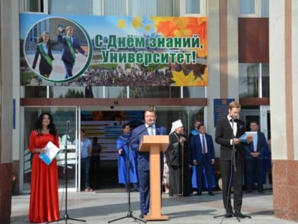 Депутат Госдумы Валерий Скруг поздравил белгородских студентов с Днём знаний
