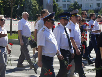 В День памяти и скорби, начальник Управления Росгвардии по Белгородской области подполковник  Дмитрий Мещерин принял участие во Всероссийской военно-патриотической акции «Волна пам