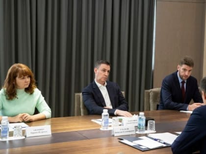 Вячеслав Гладков обсудил с Дмитрием Патрушевым поддержку пострадавшим от обстрелов агропредприятиям