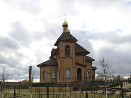 в Неделю 21-ю по Пятидесятнице епископ Софроний совершил Литургию в селе Бутово