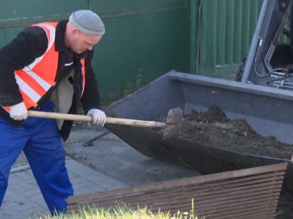 В Белгороде очищают ливневые канализации от мусора