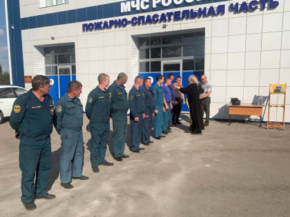 Клирик Свято-Троицкого собора иерей Сергий Гульченко совершил молебное пение в Пожарно-спасательной части № 34 поселка Ровеньки