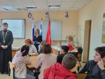 В Индустриальном техникуме города Валуйки состоялась встреча студентов со священником