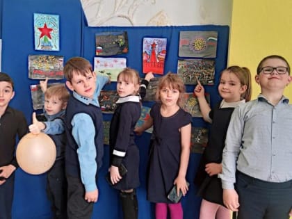 Выставка рисунков «Салют Победы» открылась в ЦКР села Истобное губкинской территории