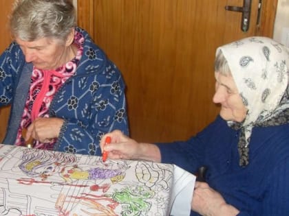Занятие по раскраски скатерти прошло в Скороднянском доме-интернате губкинской территории