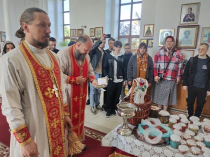 Студенты и преподаватели Ютановского аргромеханического техникума посетили храм Тихвинской иконы Божией Матери села Ютановка