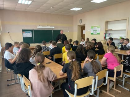 Священник встретился с учащимися 5-х и 7-х классов Насоновской СОШ