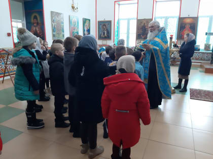 Учащиеся начальных классов МБОУ «Советская СОШ» посетили храм Благовещения Пресвятой Богородицы