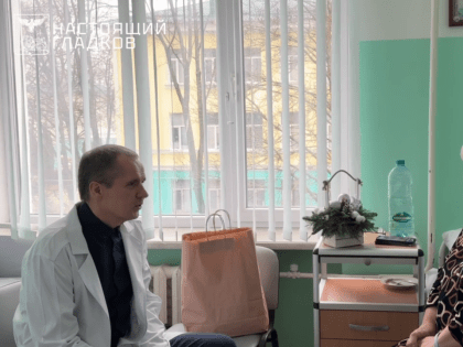 Вячеслав Гладков навестил пострадавших при обстрелах белгородцев