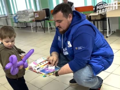 Активисты «Молодой Гвардии» и «Волонтерской Роты» Белгородской области передали дополнительную помощь эвакуированным в пункты временного размещения в Ясиноватой