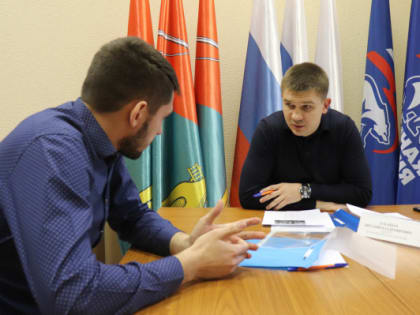 Адресная помощь жителям и поддержка идей земляков: депутаты облдумы провели приёмы граждан