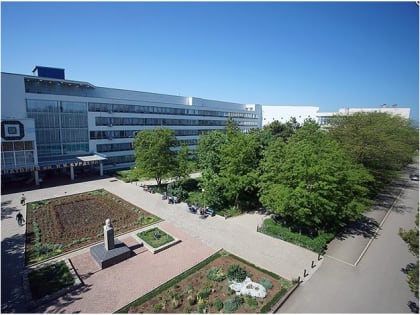 Лечение заболеваний и последствий травм спинного мозга.