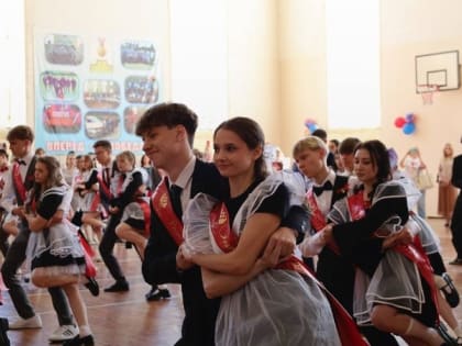 Андрей Чесноков принял участие в торжественной линейке в школе № 40