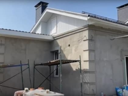 Строители обновили кровлю ФАПа в Вислой Дубраве губкинской территории