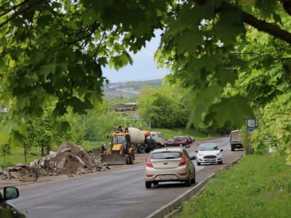 В Старооскольском городском округе партийцы проверили, как идет ремонт дороги в селе Городище