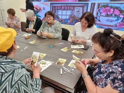 Белгородки познакомились с технологией создания 3D открыток